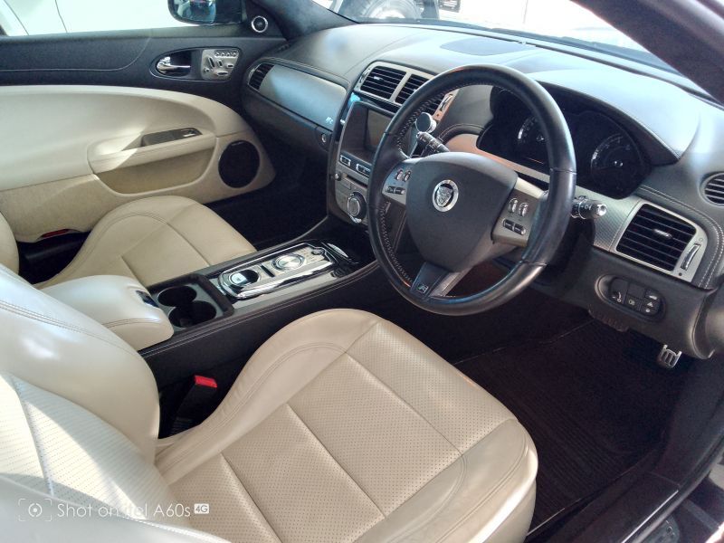 2010 Jaguar XKR photo 5