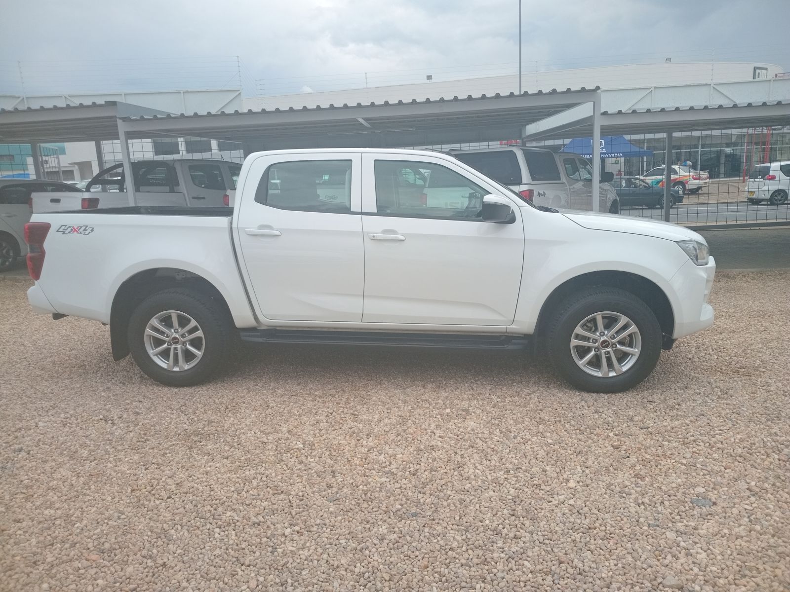 2022 Isuzu D-MAX photo 1