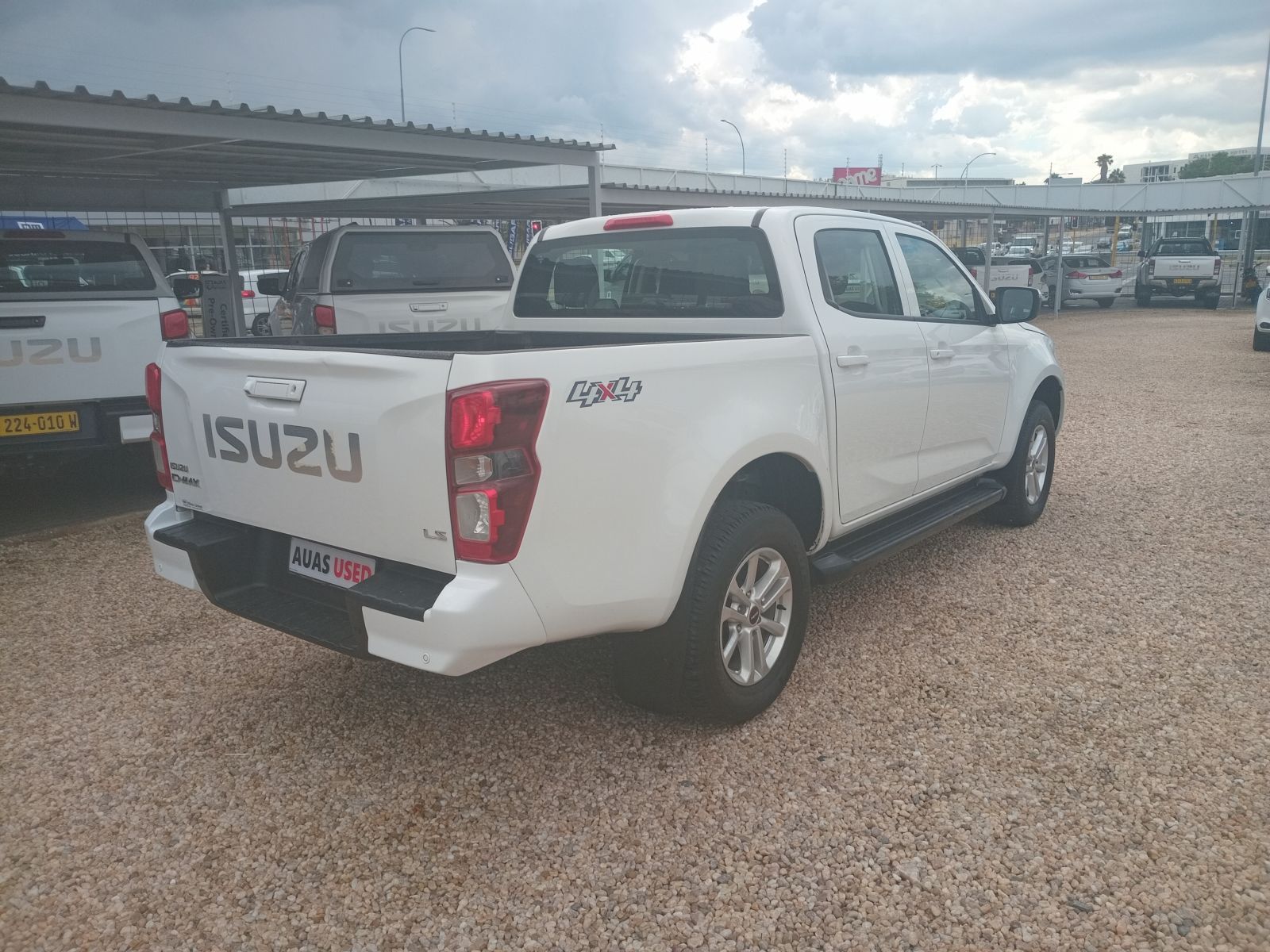 2022 Isuzu D-MAX photo 3
