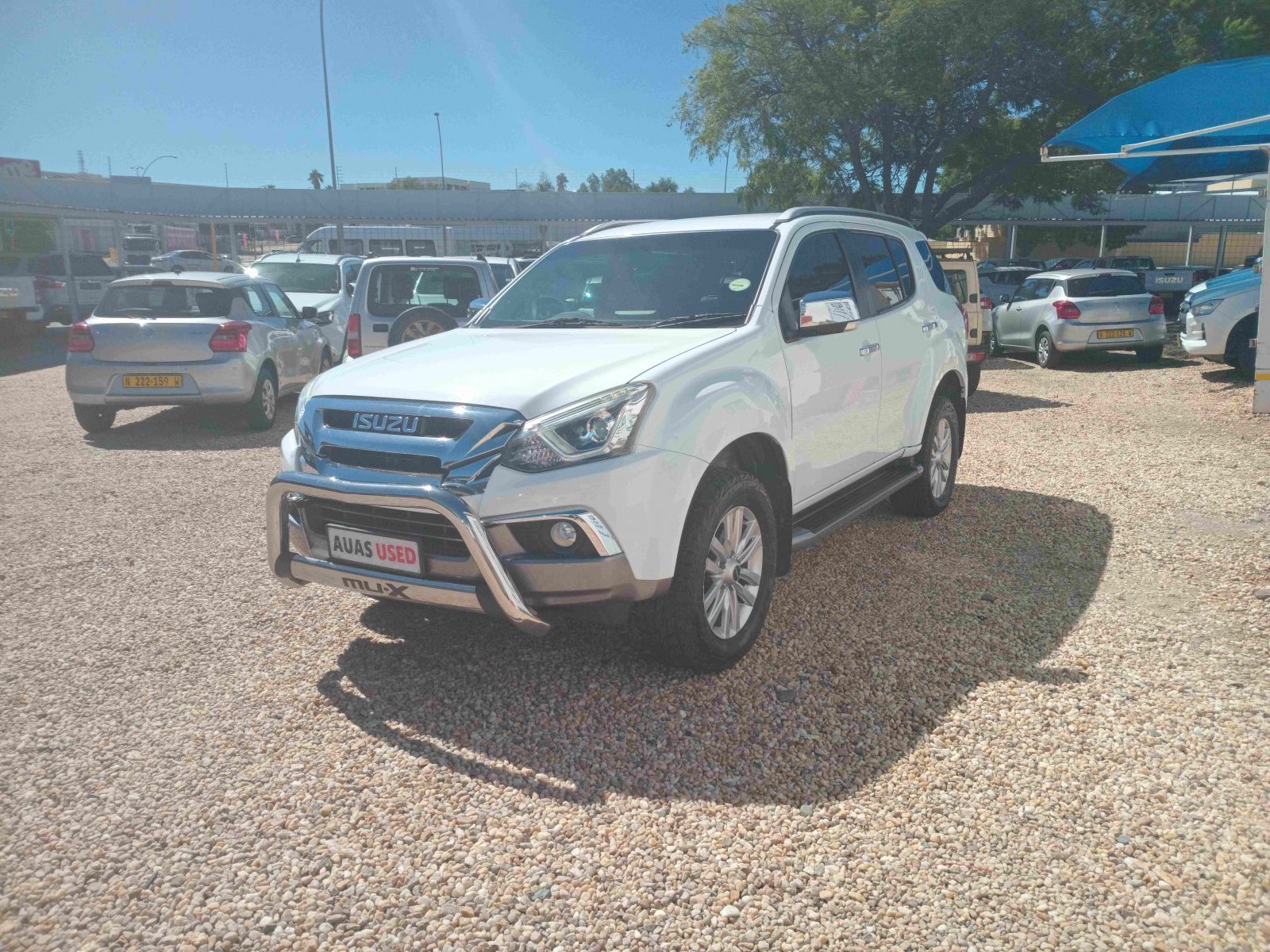 2018 Isuzu MU-X photo 3