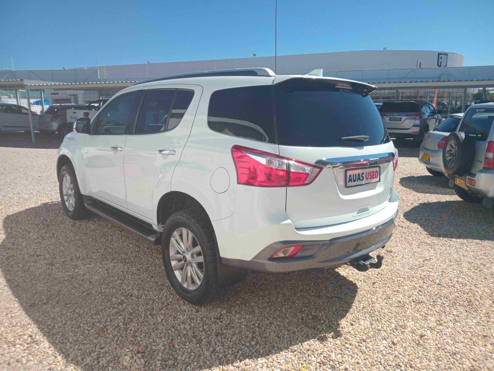 2018 Isuzu MU-X photo 4