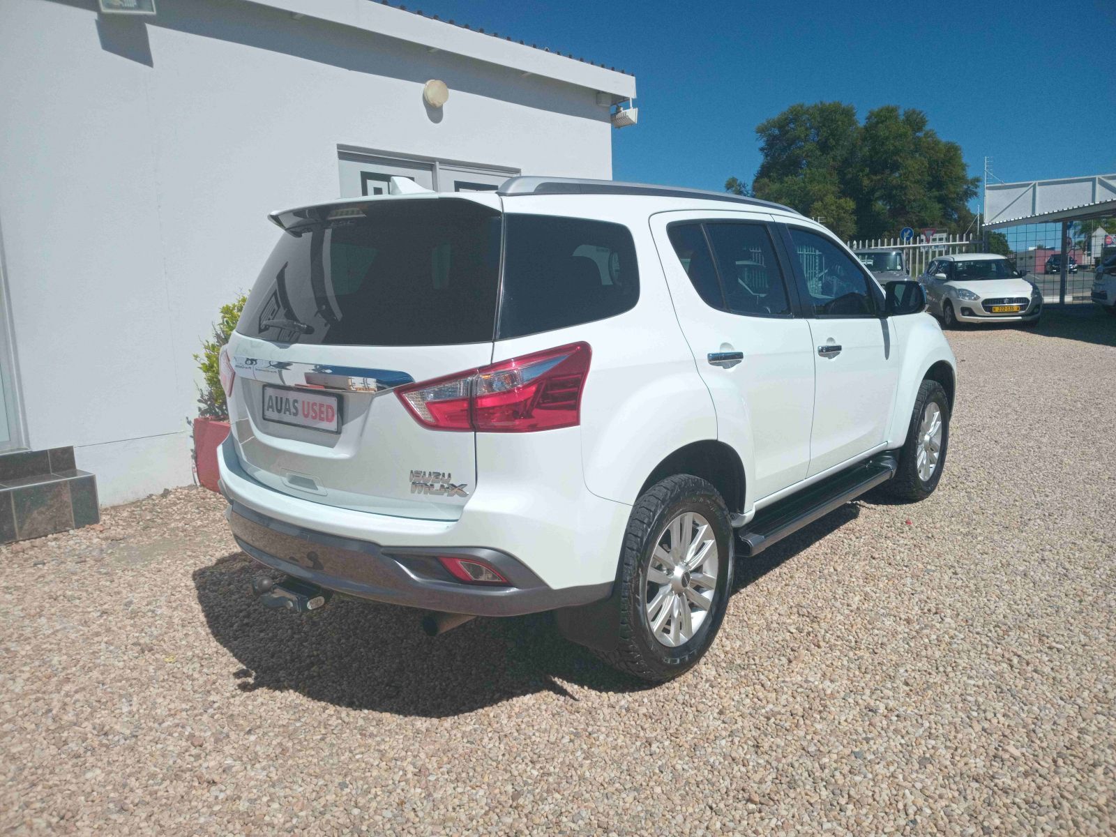 2018 Isuzu MU-X photo 6
