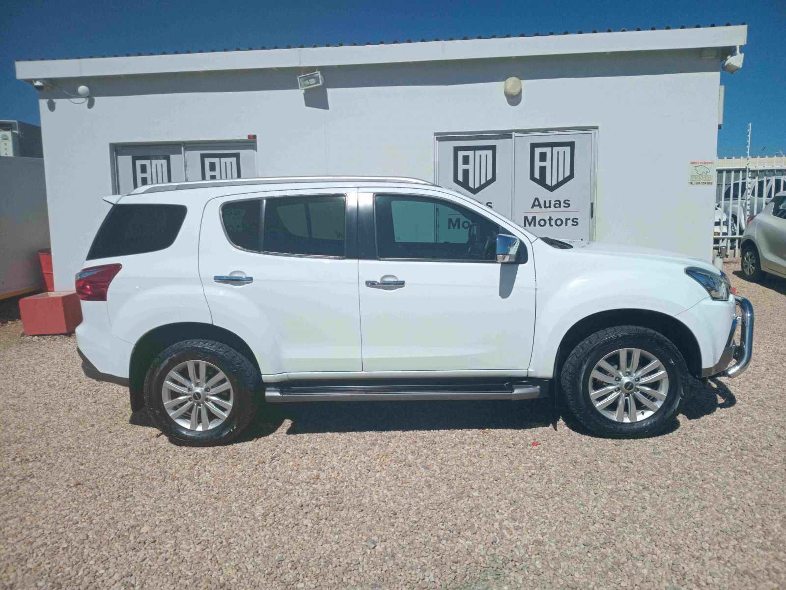 2018 Isuzu MU-X photo 7