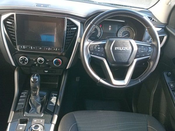 2023 Isuzu MU-X photo 5