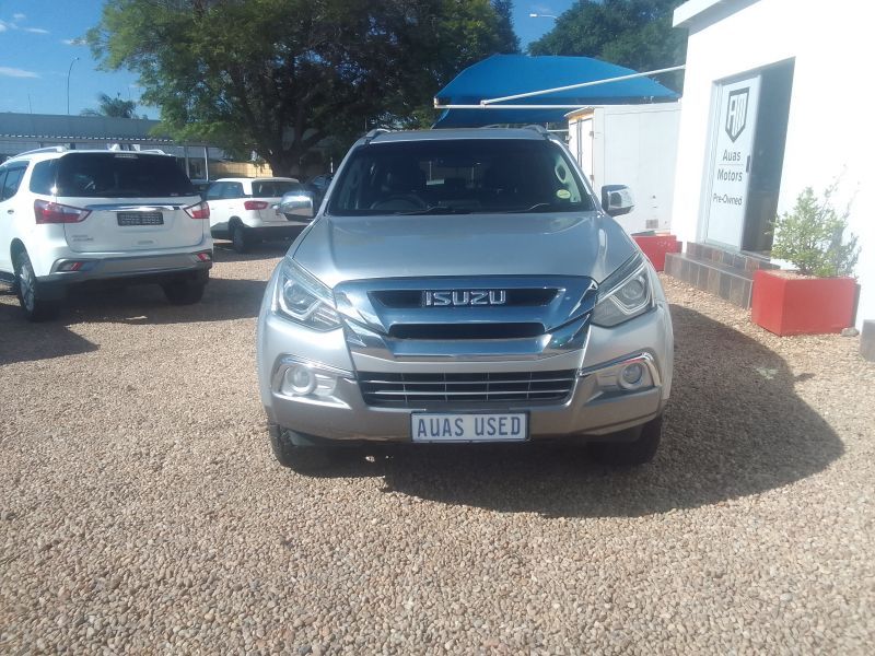 2019 Isuzu MU-X photo 2