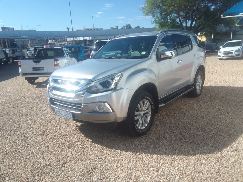 2019 Isuzu MU-X photo 3