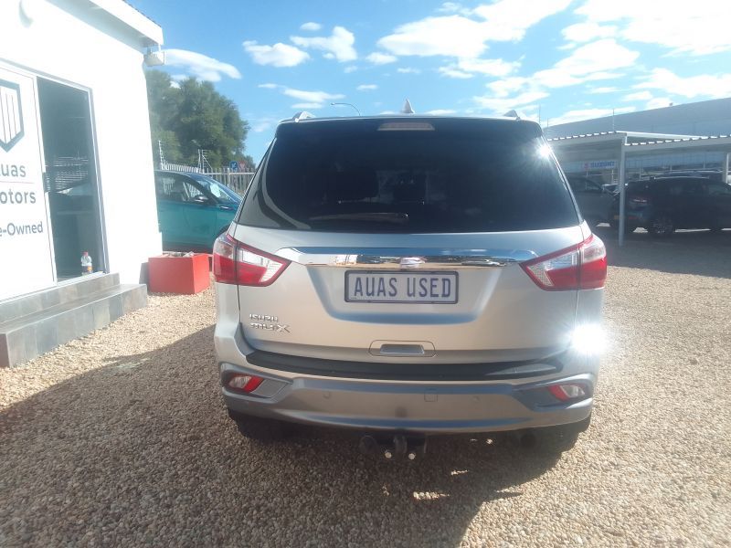 2019 Isuzu MU-X photo 5