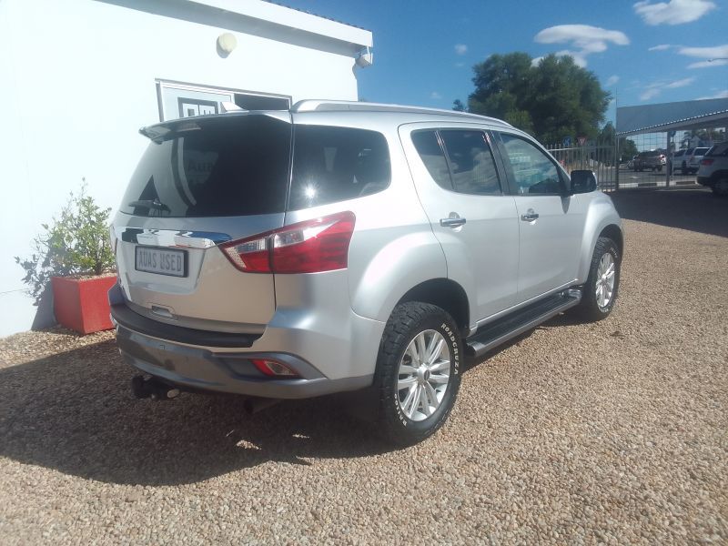 2019 Isuzu MU-X photo 6
