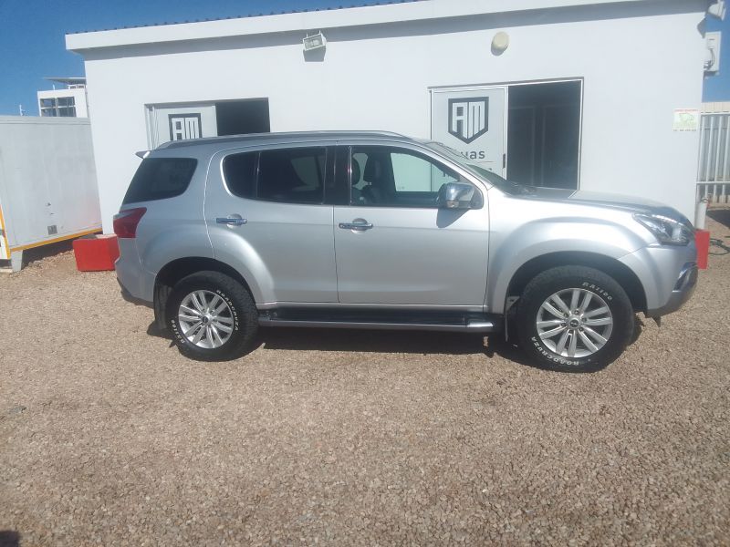 2019 Isuzu MU-X photo 8