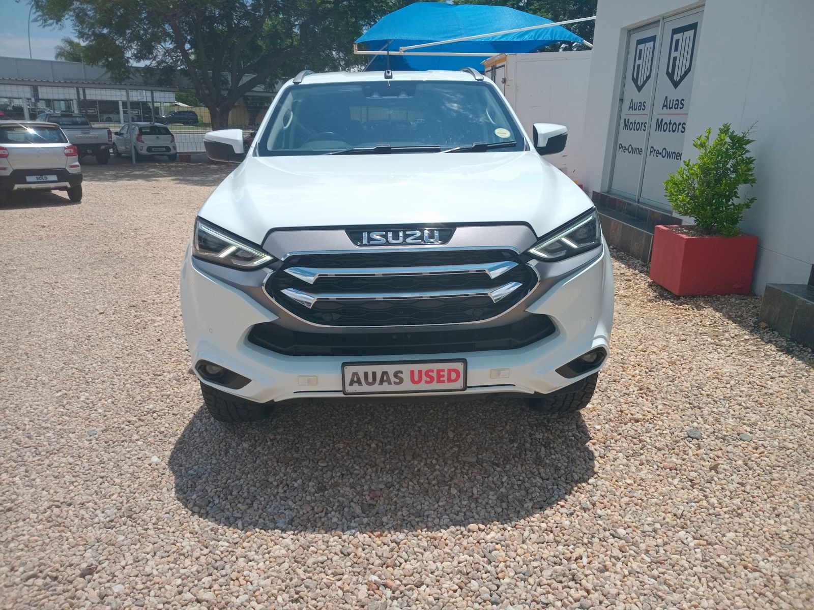 2022 Isuzu MU-X photo 6