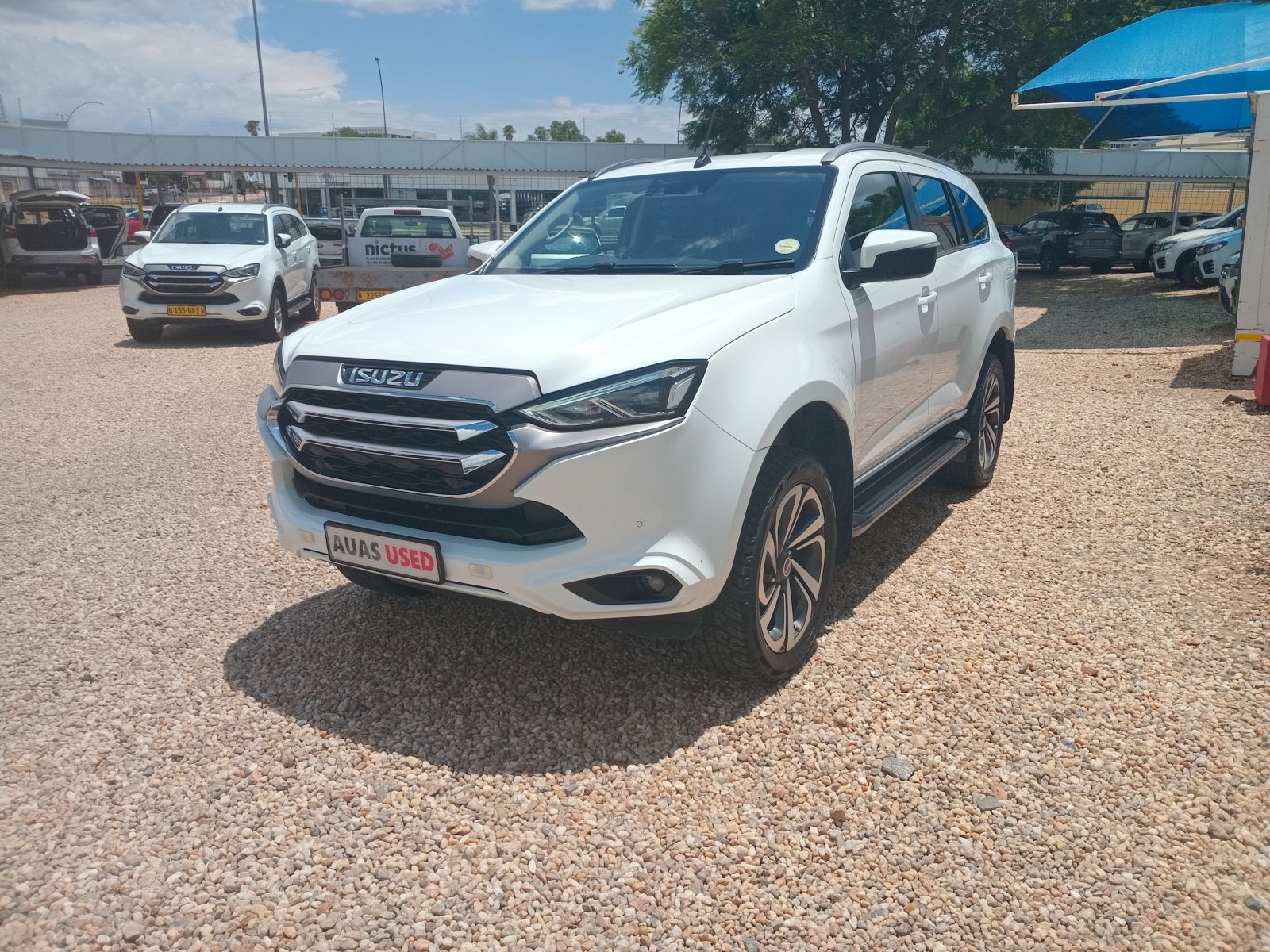 2022 Isuzu MU-X photo 7
