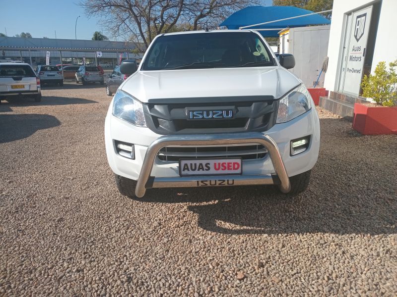 2017 Isuzu KB Series photo 2