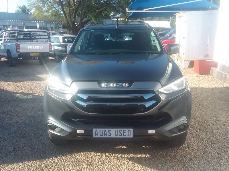 2023 Isuzu MU-X photo 3