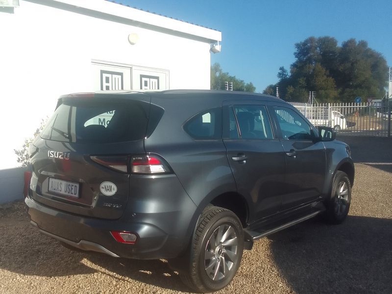 2023 Isuzu MU-X photo 5