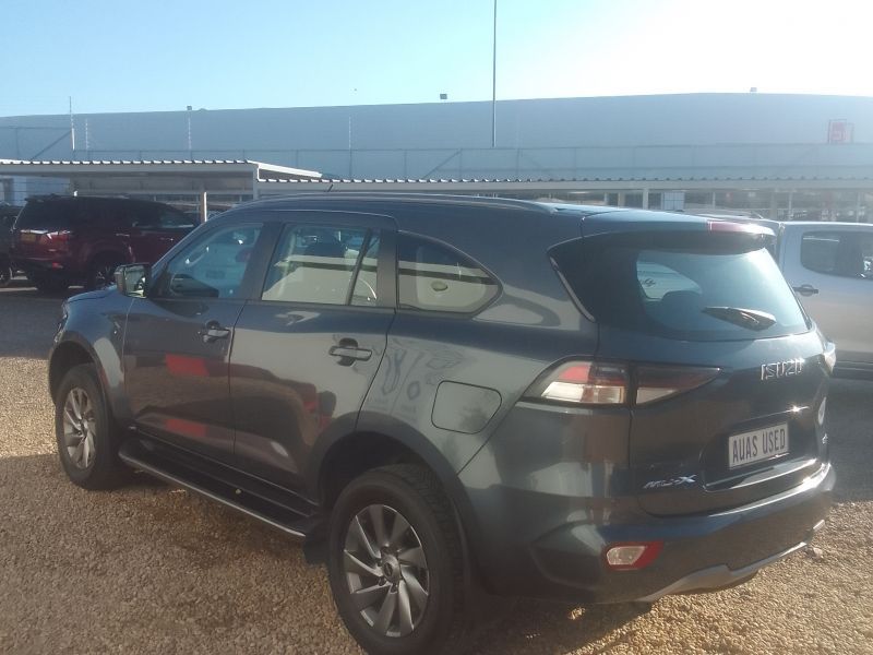 2023 Isuzu MU-X photo 7