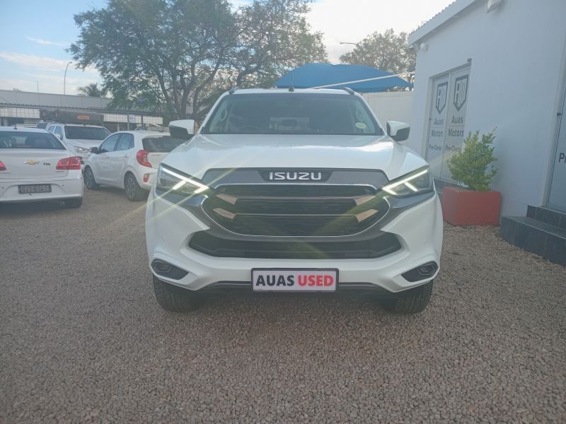 2023 Isuzu MU-X photo 2