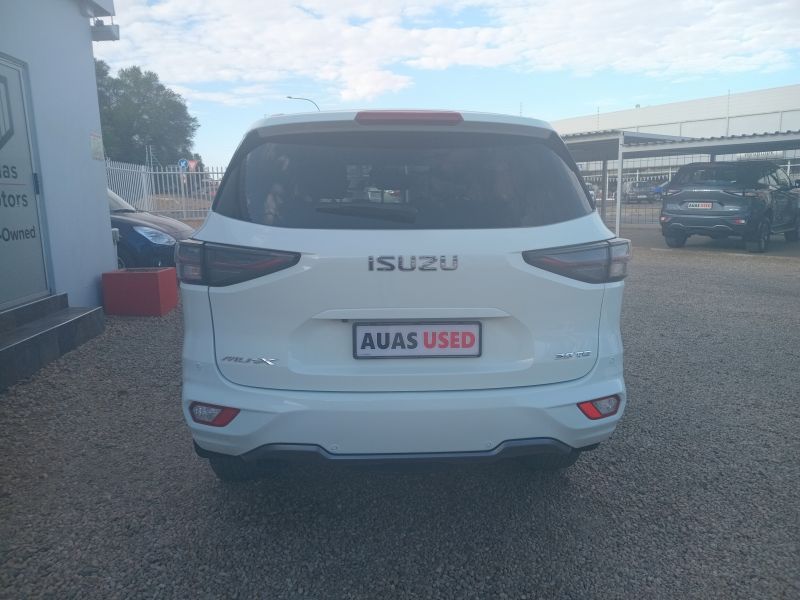 2023 Isuzu MU-X photo 5