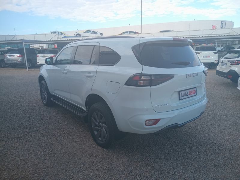 2023 Isuzu MU-X photo 6