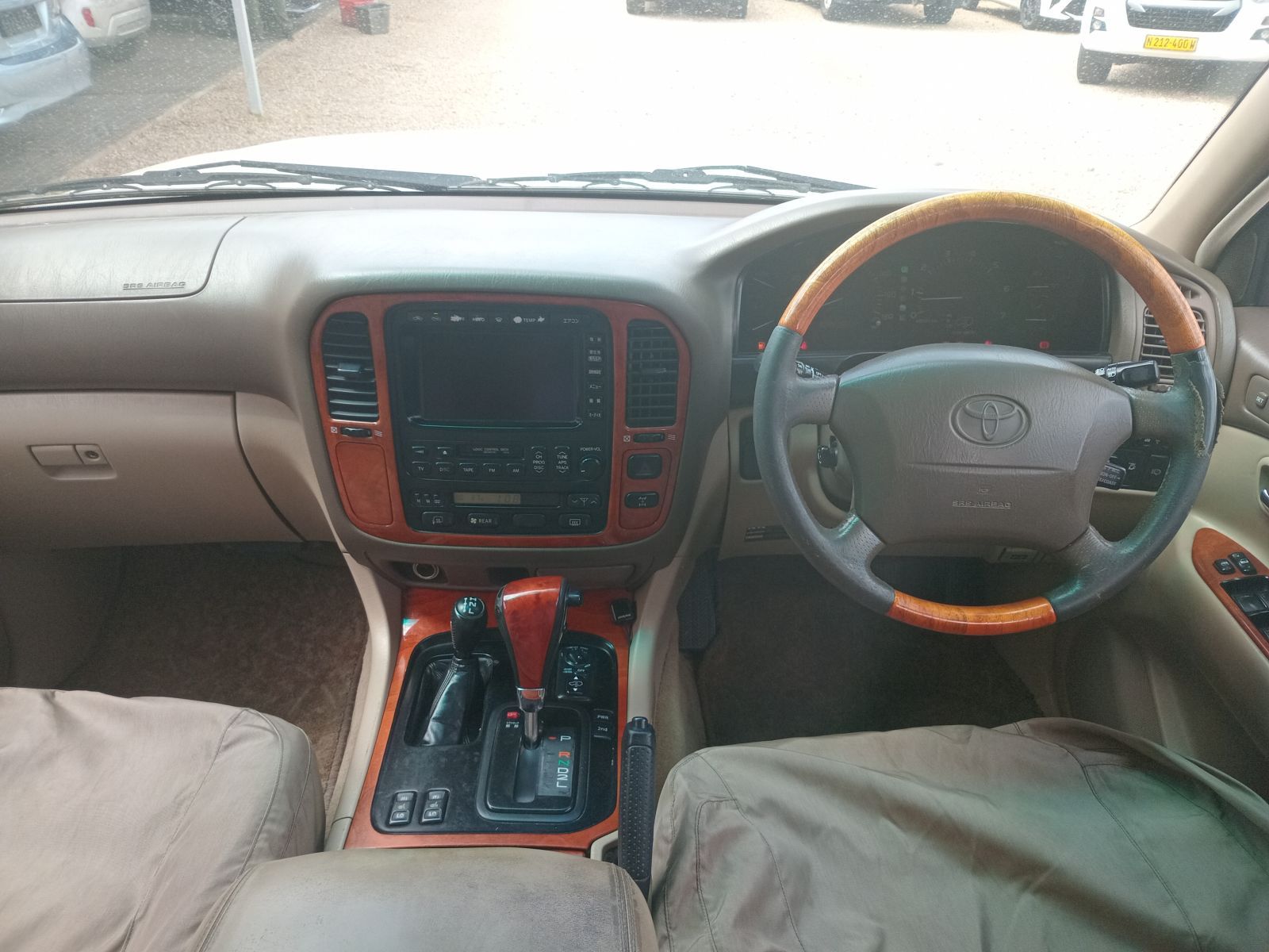 2001 Toyota Land Cruiser photo 2