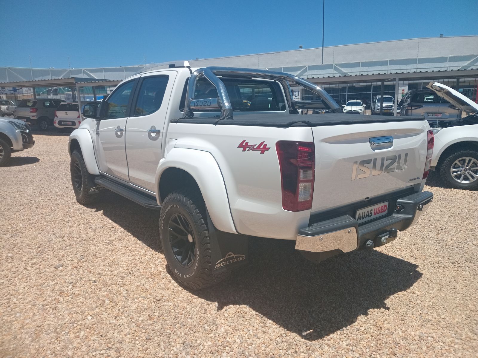 2021 Isuzu D-MAX photo 2
