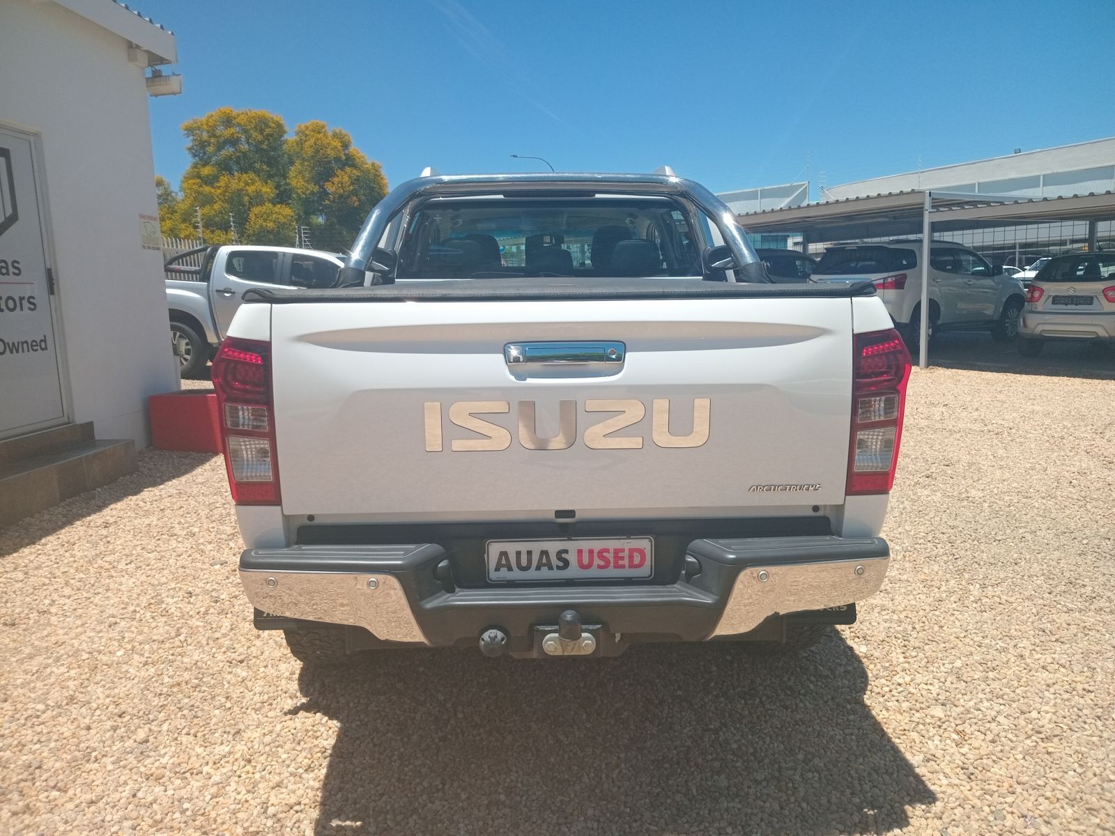 2021 Isuzu D-MAX photo 3