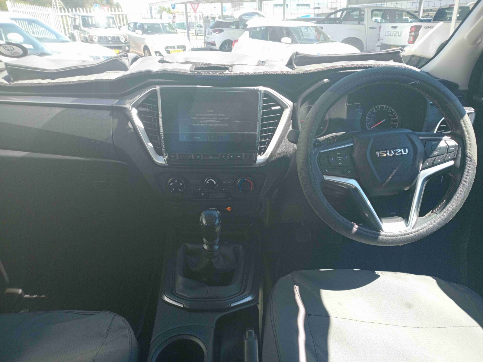 2024 Isuzu D-MAX photo 2
