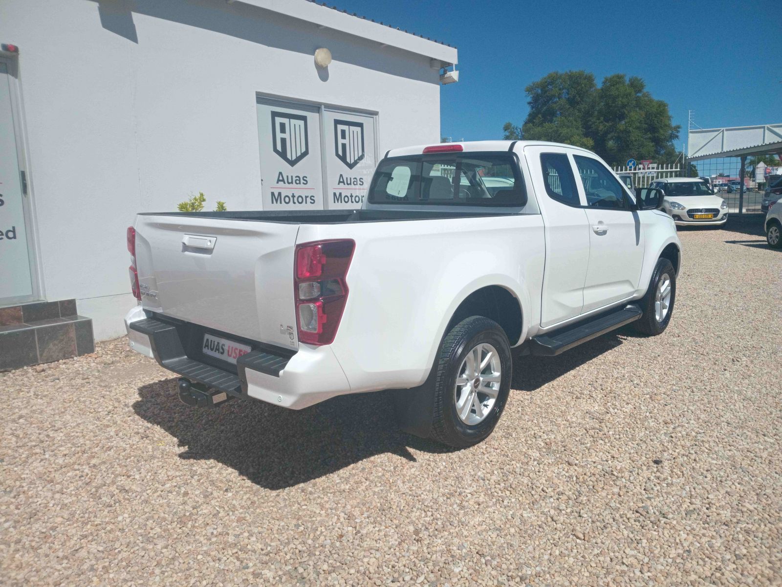2024 Isuzu D-MAX photo 6
