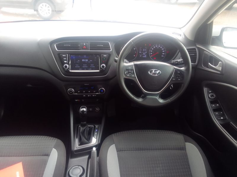 2021 Hyundai i20 photo 2