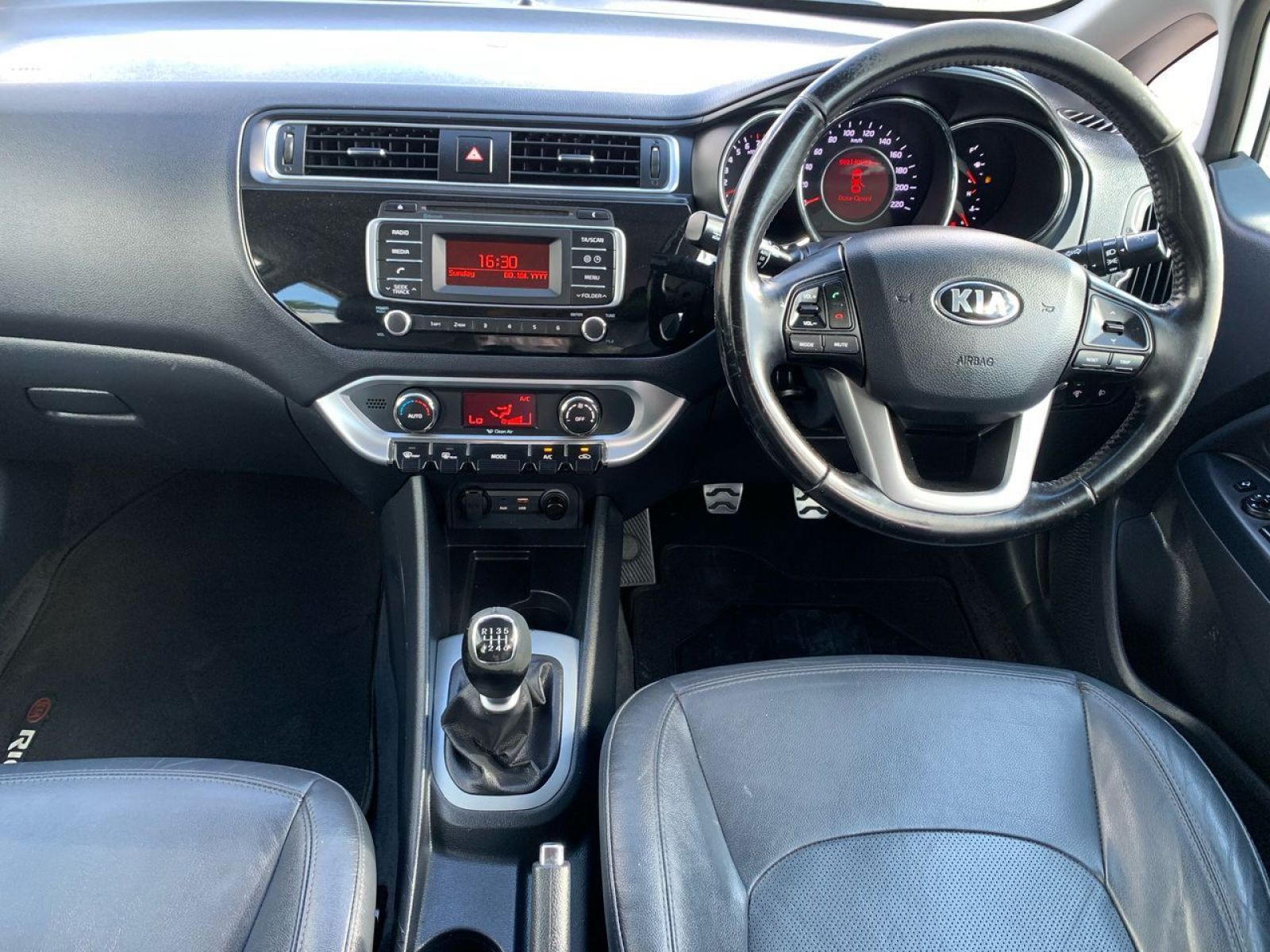 2015 Kia Rio photo 8