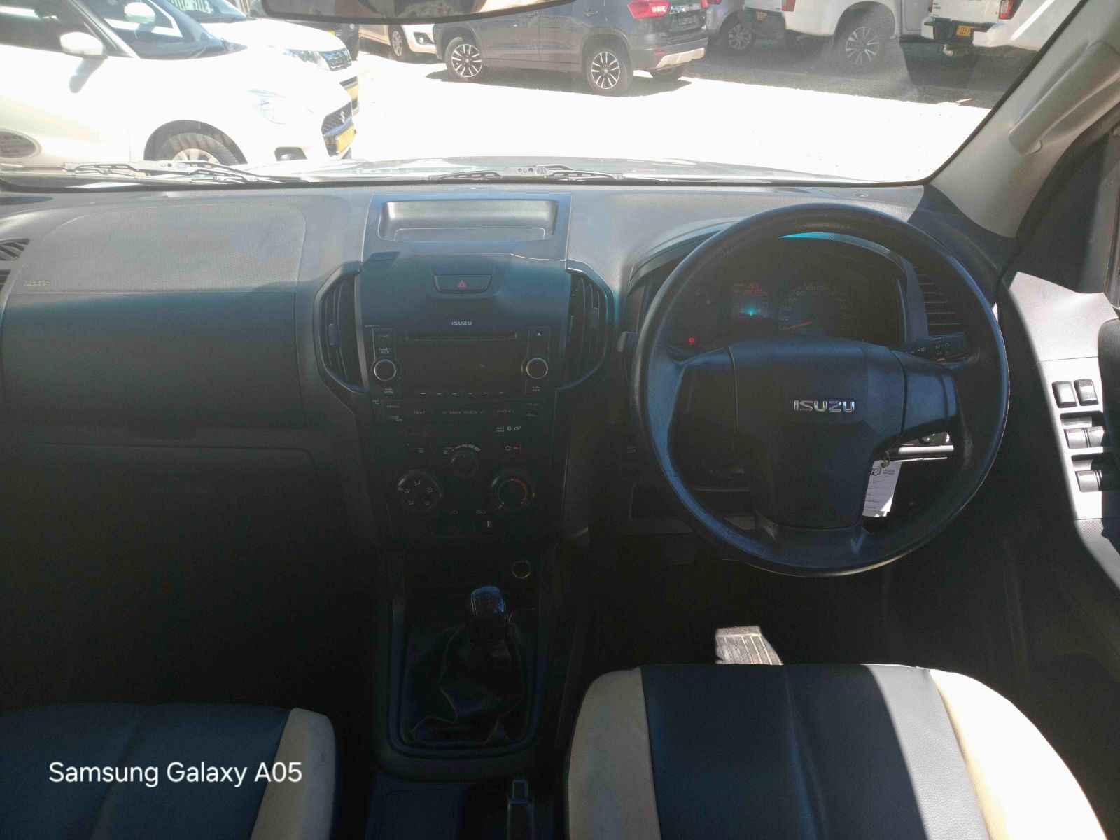 2015 Isuzu KB Series photo 2