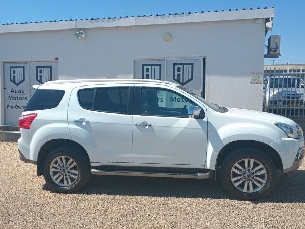 2019 Isuzu MU-X photo 2
