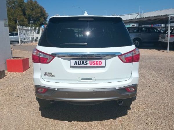 2019 Isuzu MU-X photo 4
