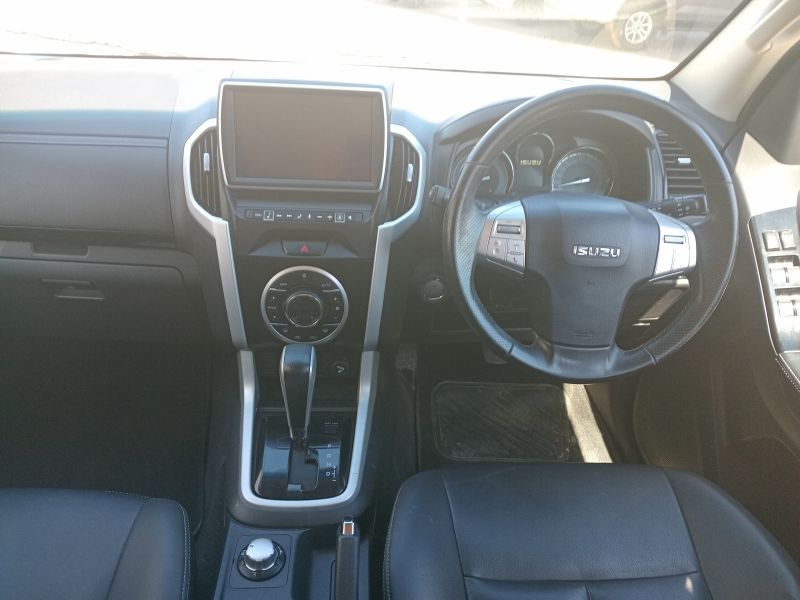 2019 Isuzu MU-X photo 6