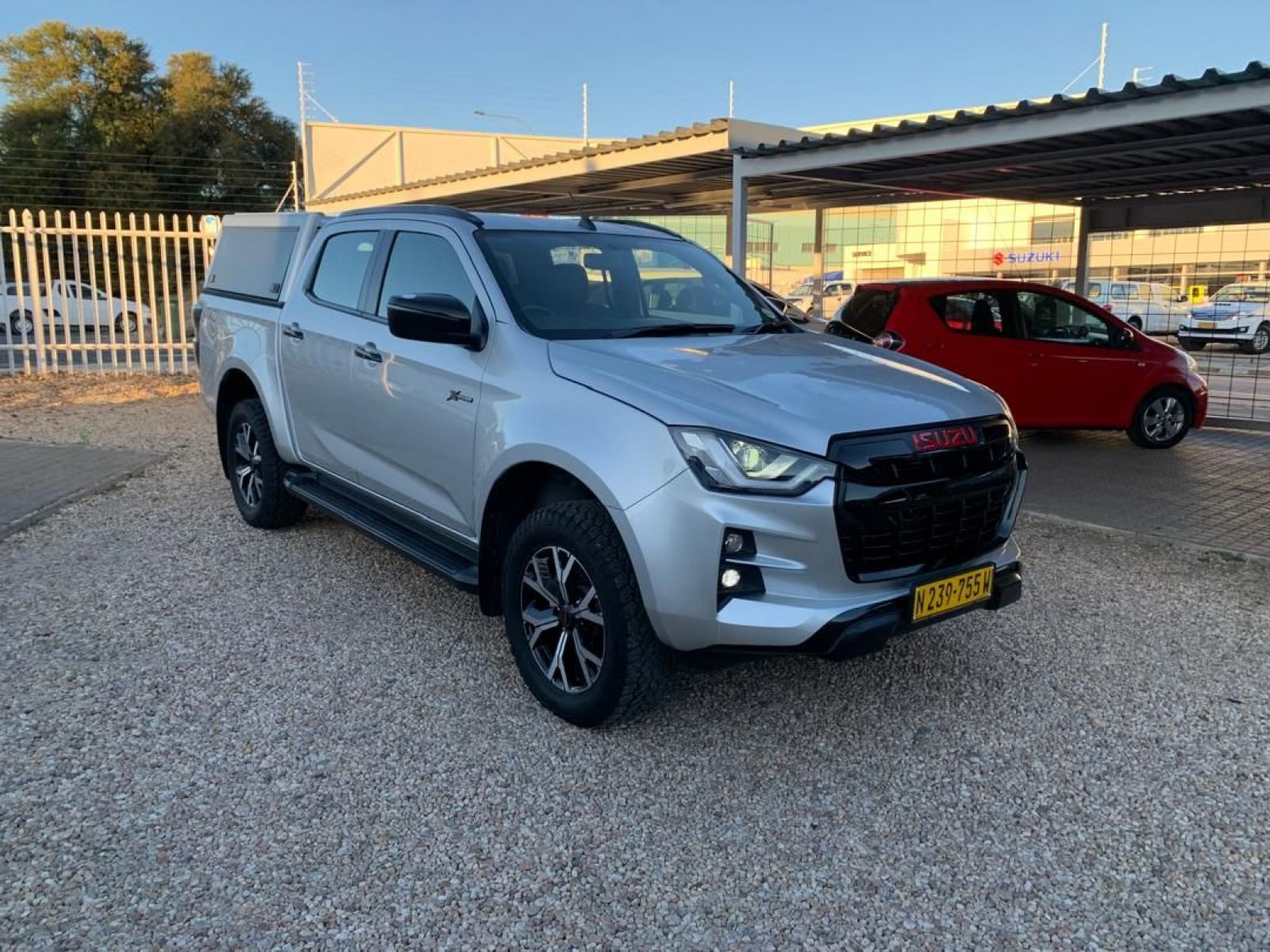 2024 Isuzu D-MAX photo 1