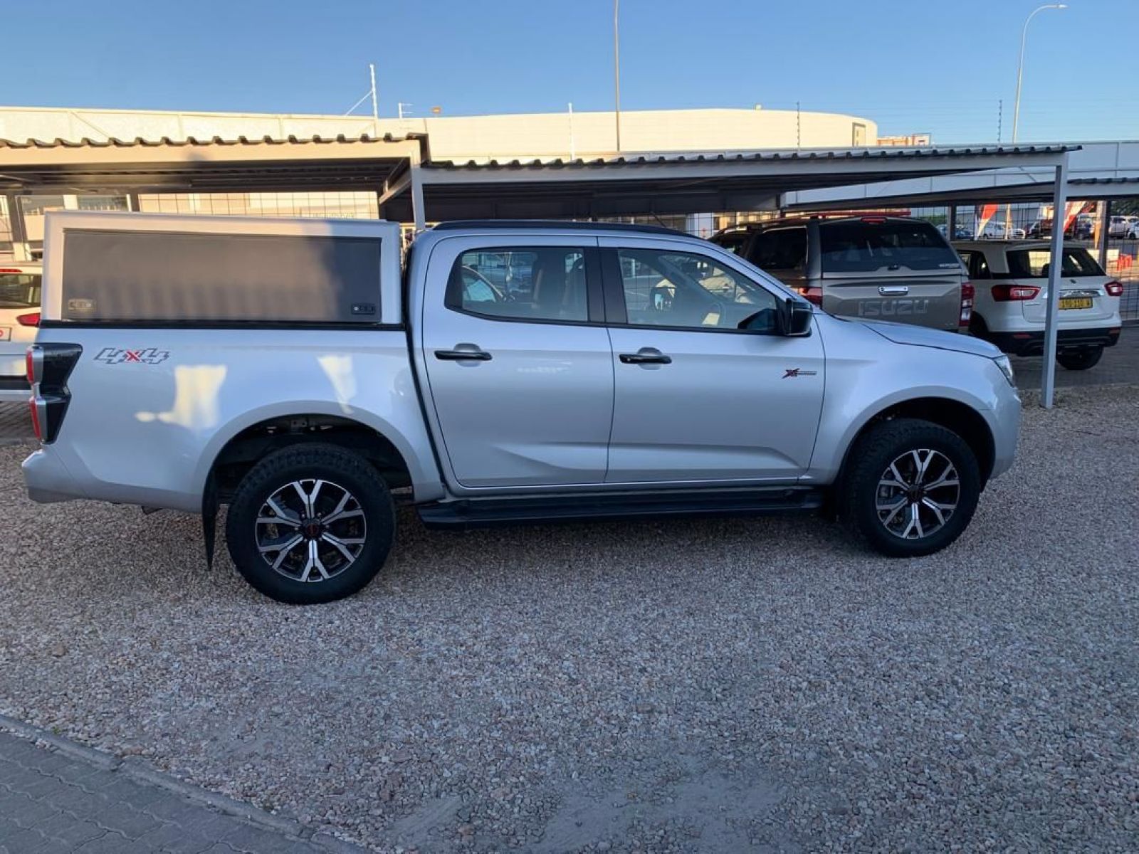 2024 Isuzu D-MAX photo 6