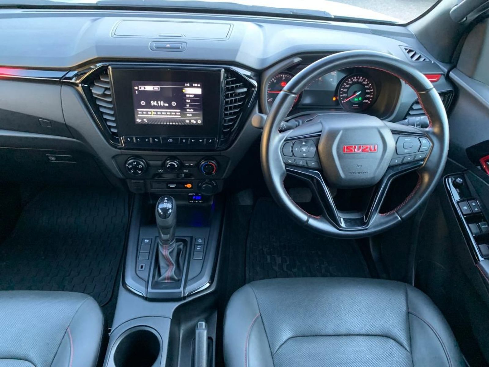 2024 Isuzu D-MAX photo 7