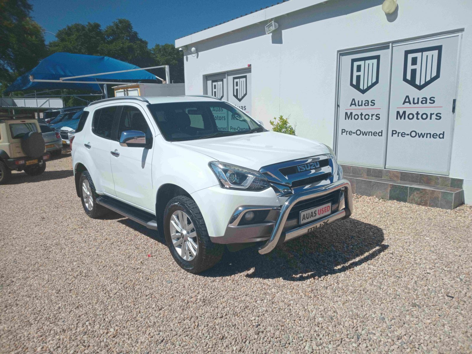 2018 Isuzu MU-X photo 1