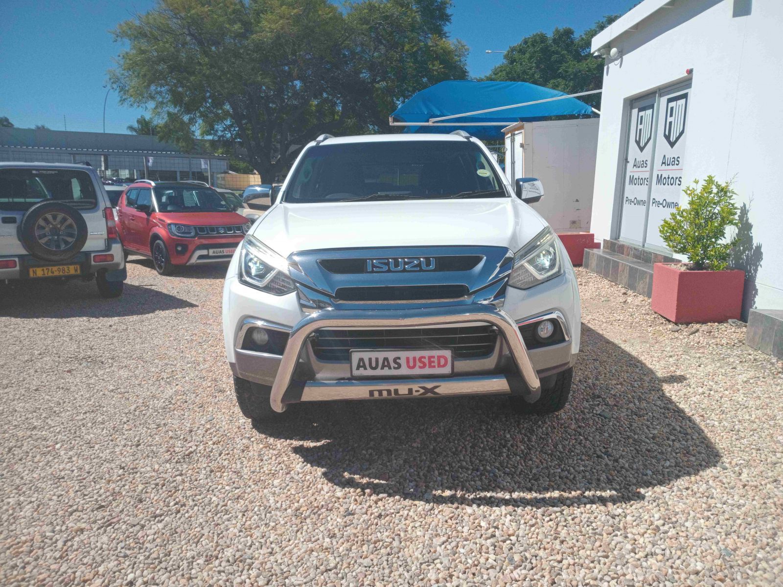 2018 Isuzu MU-X photo 2