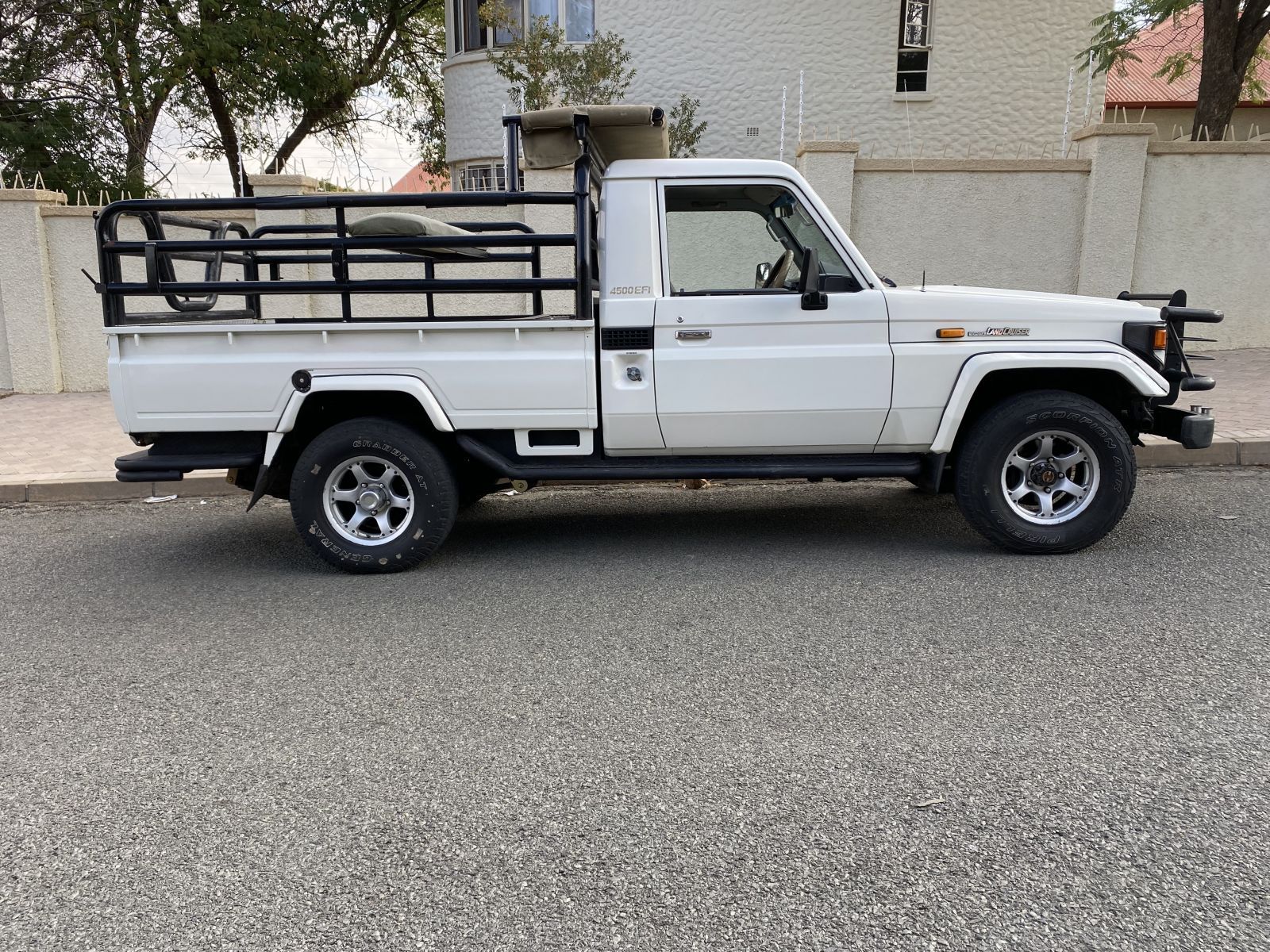 2006 Toyota Land Cruiser photo 1