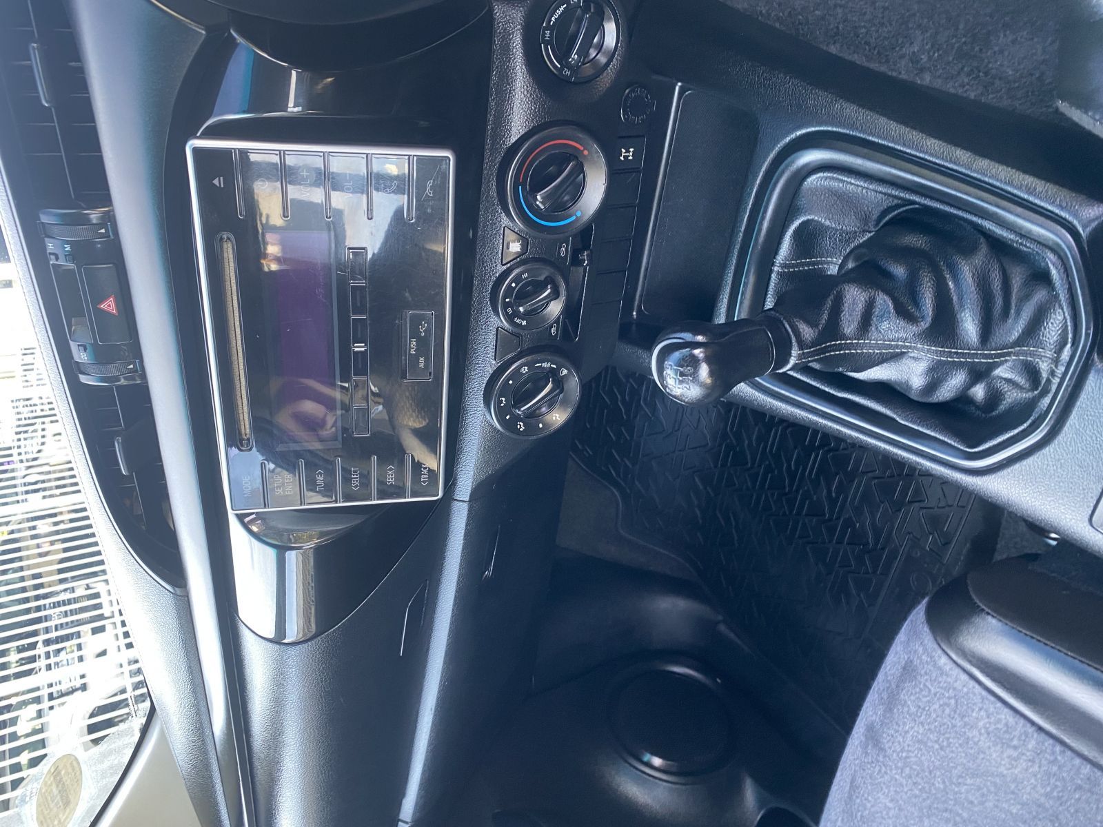 2016 Toyota Hilux photo 12