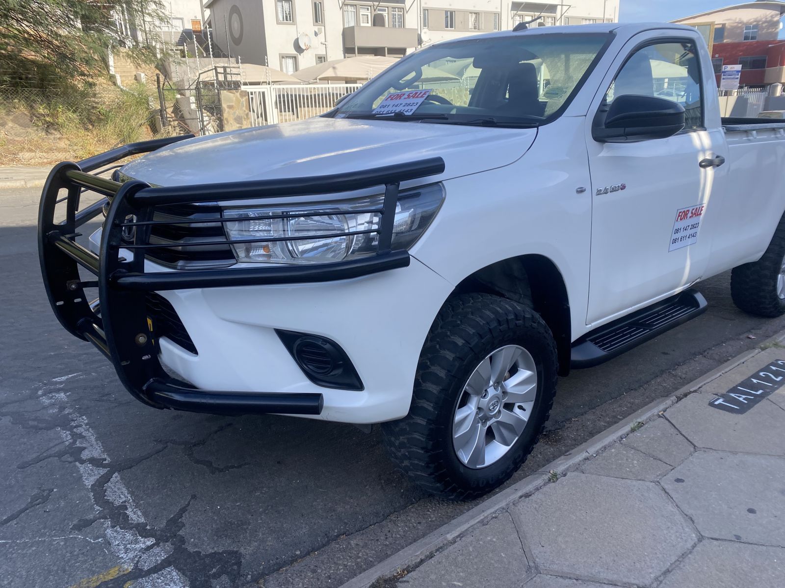 2016 Toyota Hilux photo 2