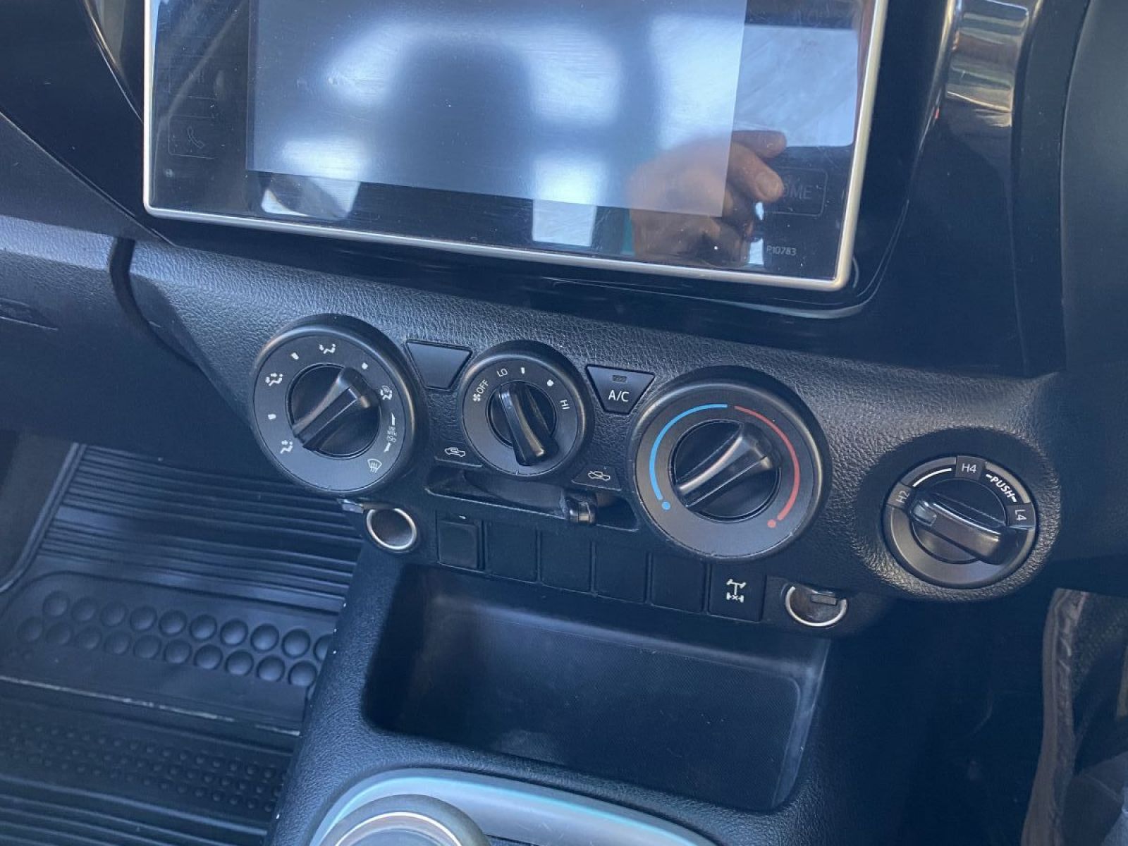 2016 Toyota Hilux photo 11