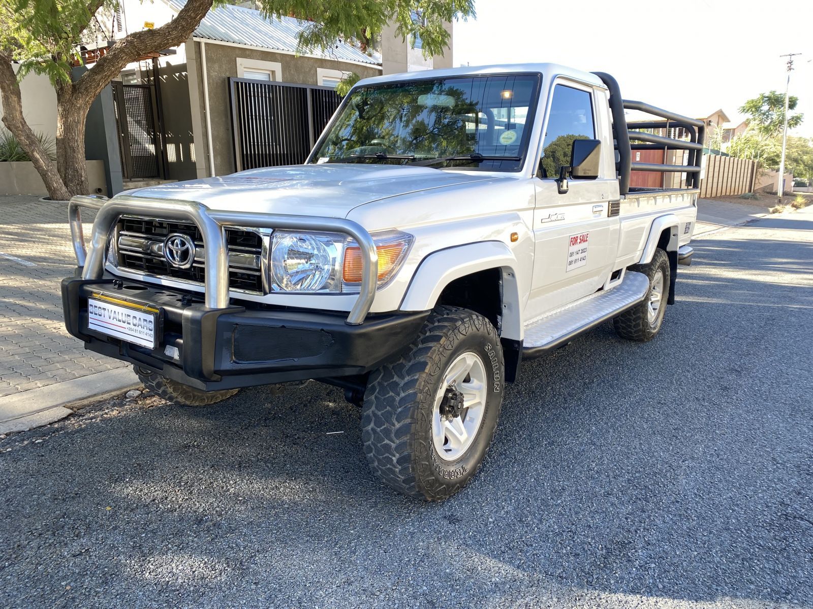 2019 Toyota Land Cruiser photo 1