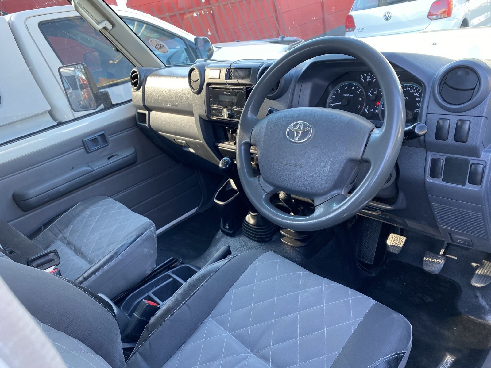 2019 Toyota Land Cruiser photo 12