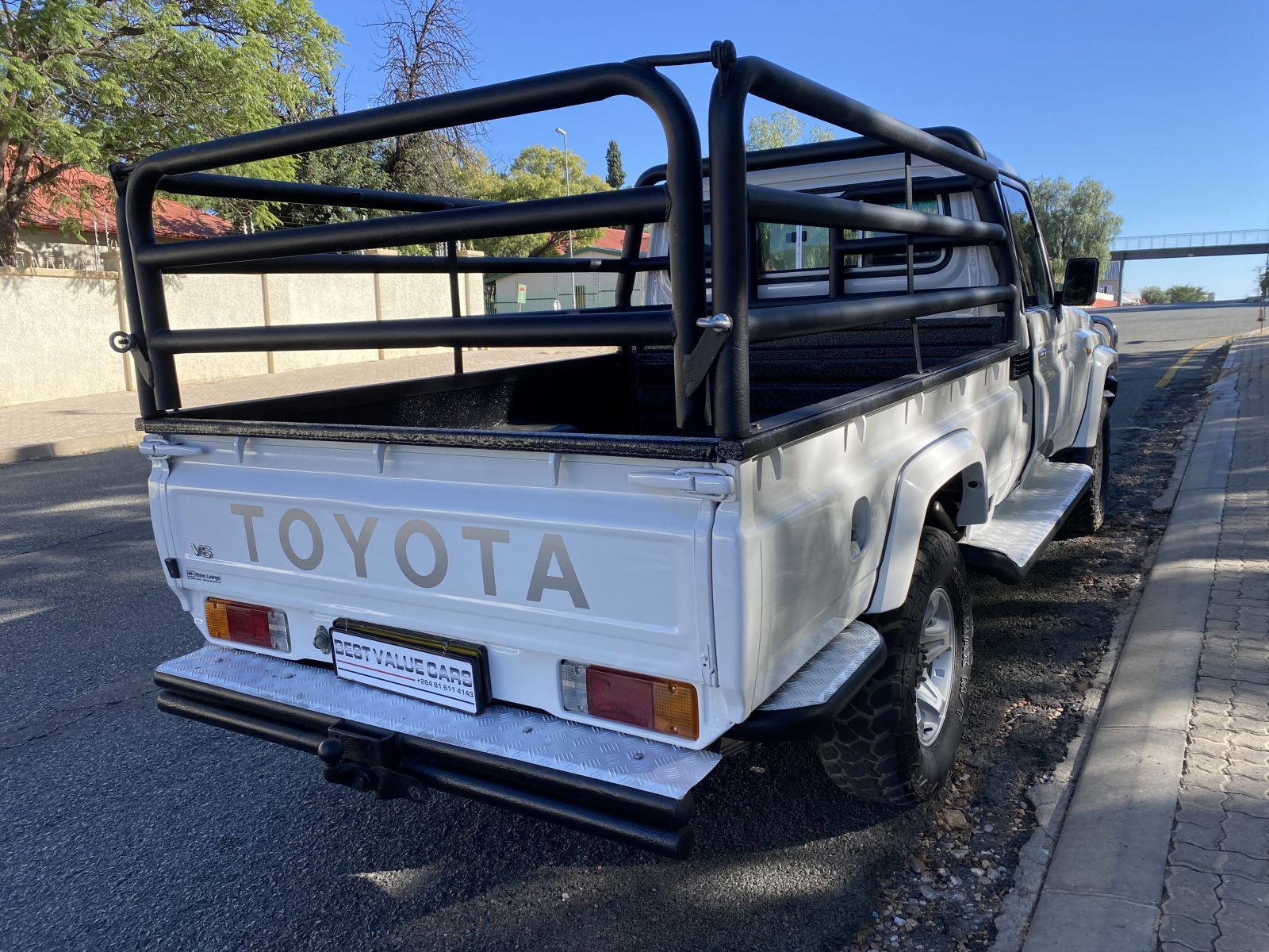 2019 Toyota Land Cruiser photo 4