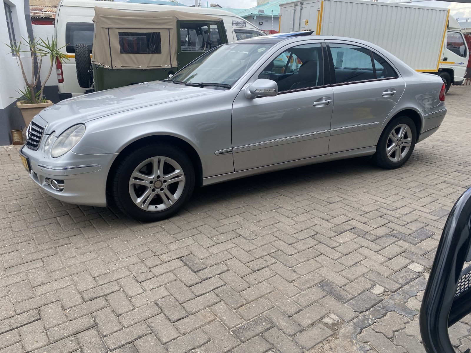 2008 Mercedes-Benz 220 photo 1