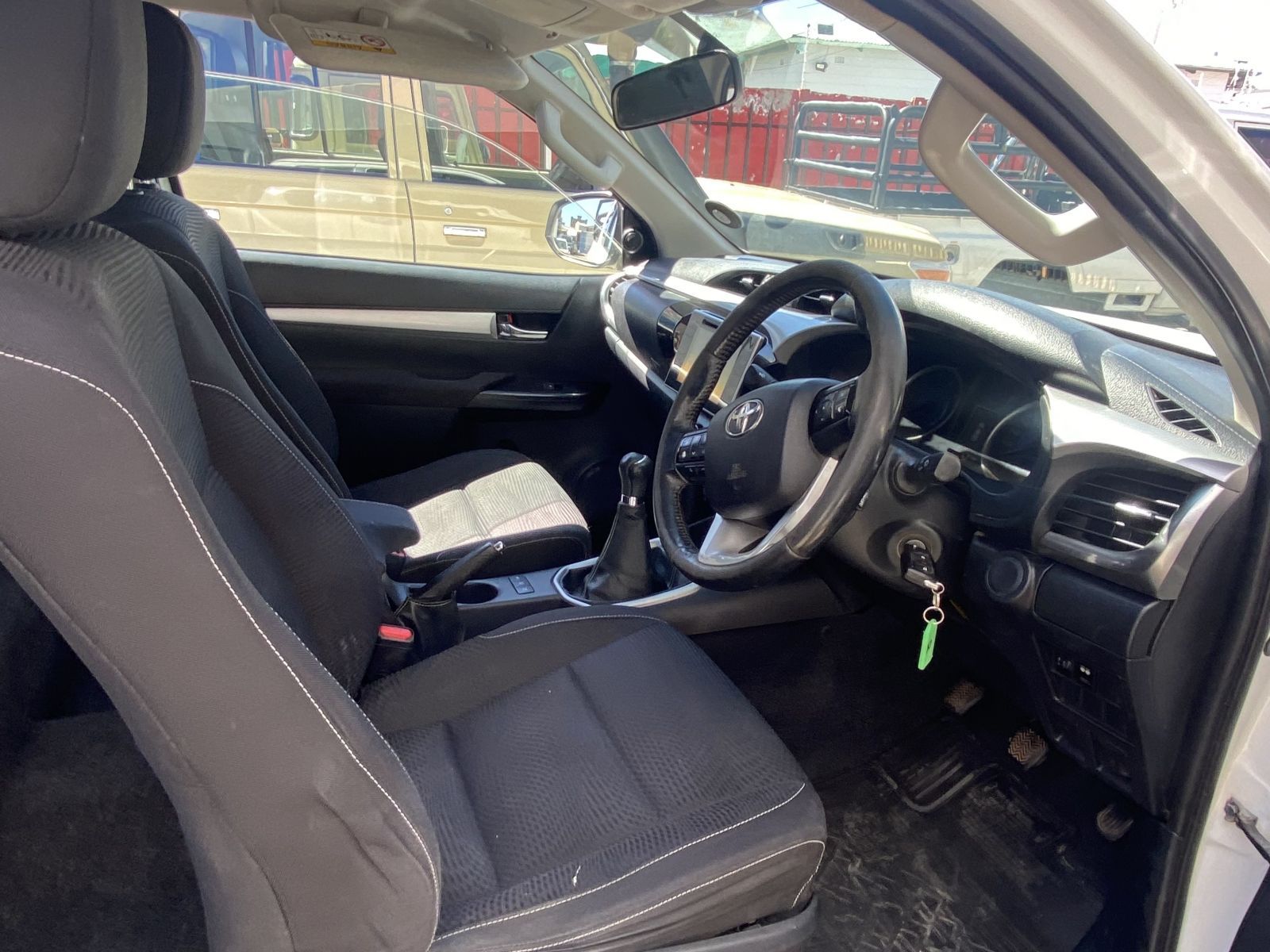 2017 Toyota Hilux photo 11