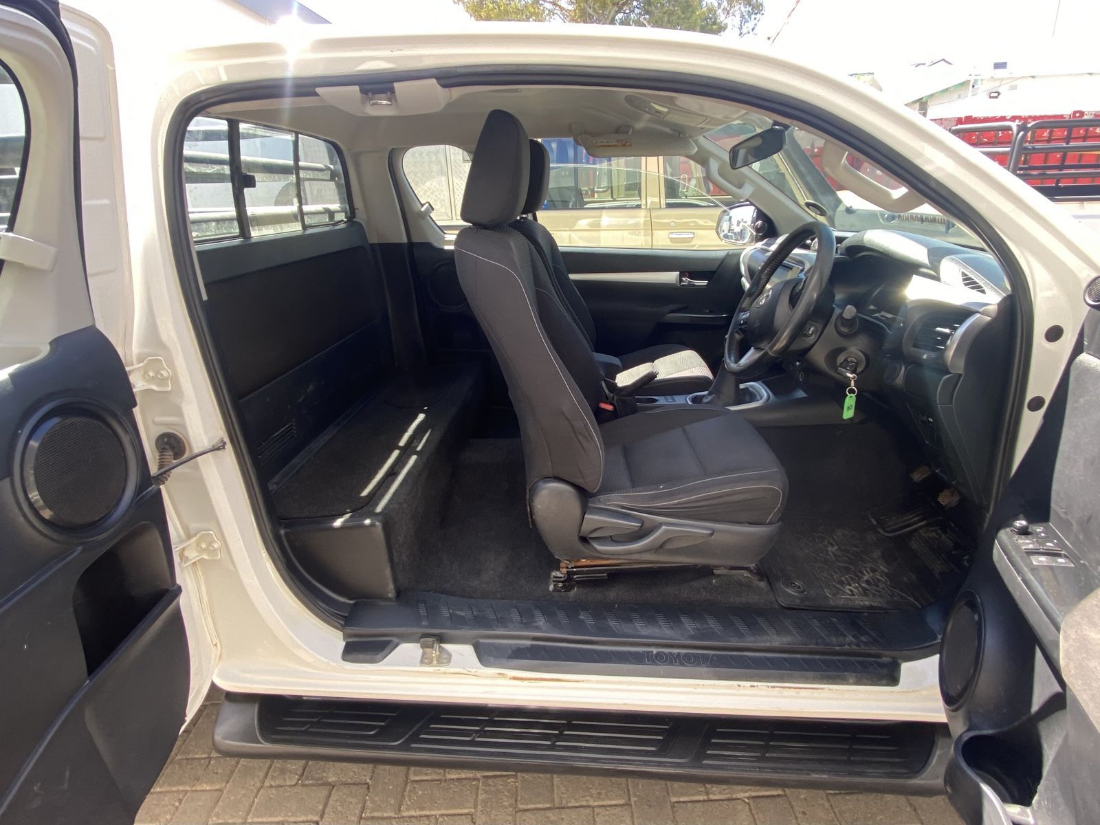 2017 Toyota Hilux photo 13