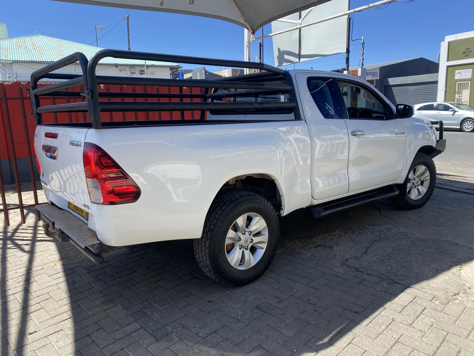 2017 Toyota Hilux photo 3