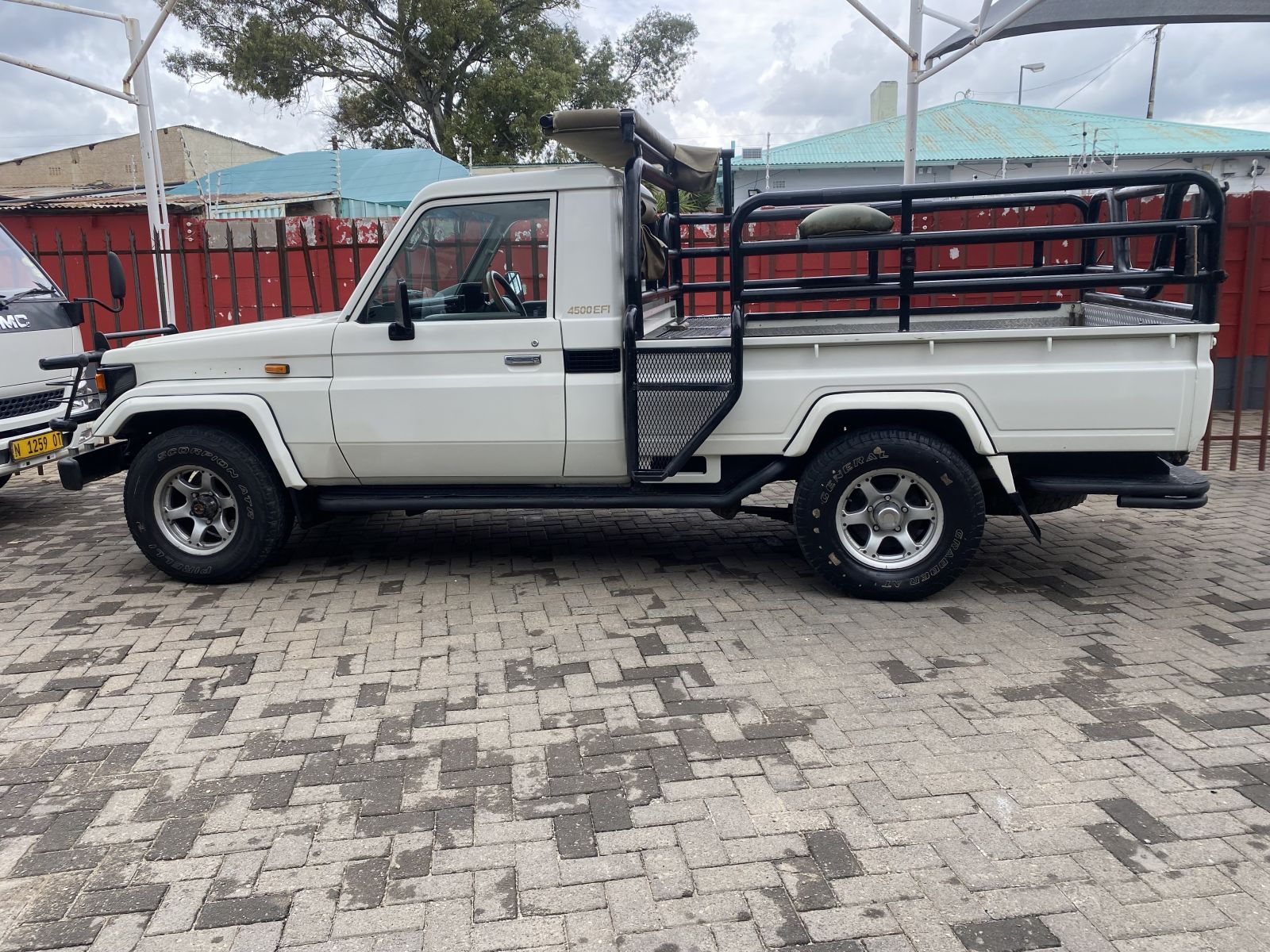 2006 Toyota Land Cruiser photo 5